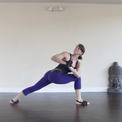 How to Revolved Crescent Lunge