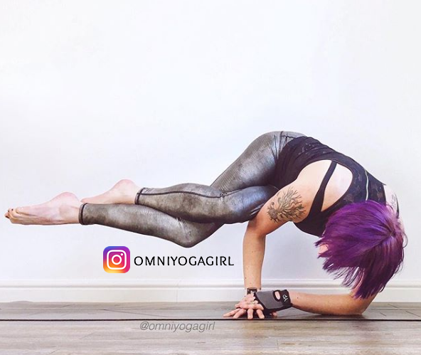 Parivrtta Pada Garudasana in Hamsana (Eagle Side Crow Pose)